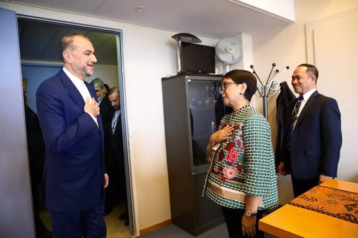 Le ministre iranien des Affaires étrangères rencontre ses homologue koweitien et indonésienne à Genève