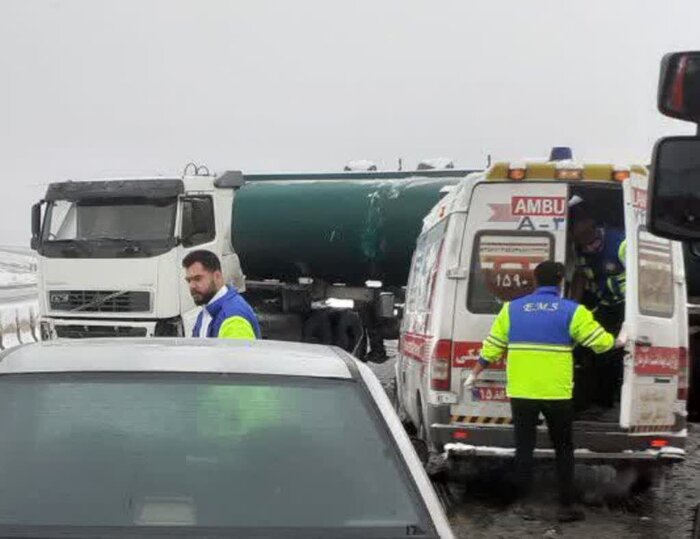 اتوبان شاهین شهر - نطنز به علت بارش برف مسدود شد