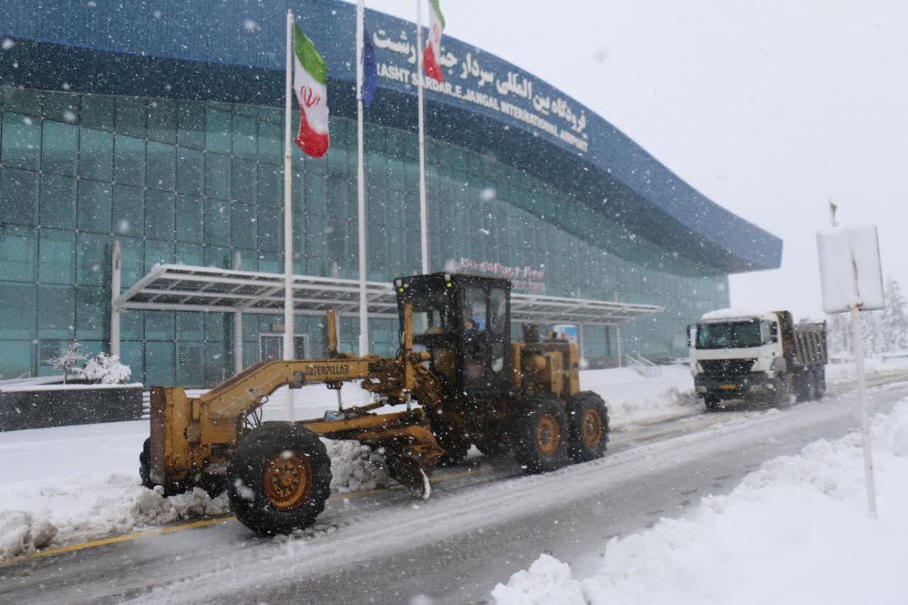 پروازهای فرودگاه رشت در پی بارش برف لغو شد