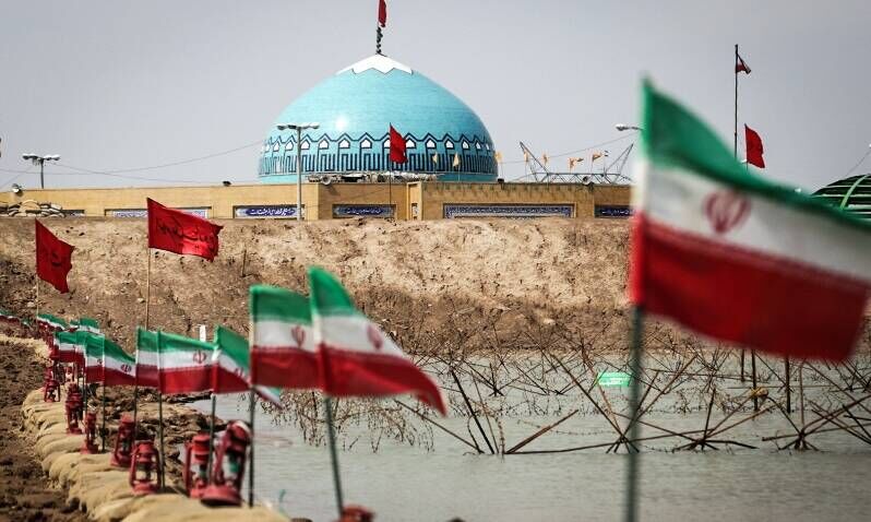 ۶۰ نفر از قهرمانان و ملیپوشان ورزشی از مناطق عملیاتی آبادان و خرمشهر دیدن کردند ۶۰ نفر از قهرمانان و ملیپوشان ورزشی از مناطق عملیاتی آبادان و خرمشهر دیدن کردند