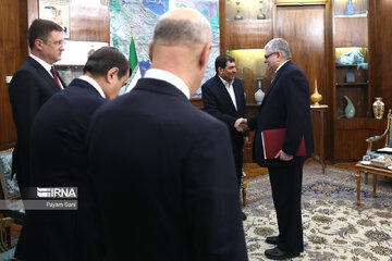 El primer vicepresidente de Irán se reúne con el viceprimer ministro de Rusia en Teherán