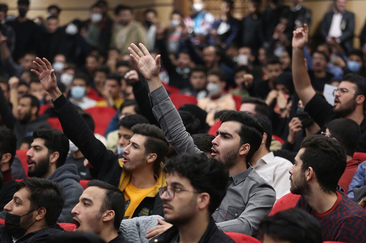 فیلم/ دانشجویان یزدی آماده حضور در انتخابات هستند
