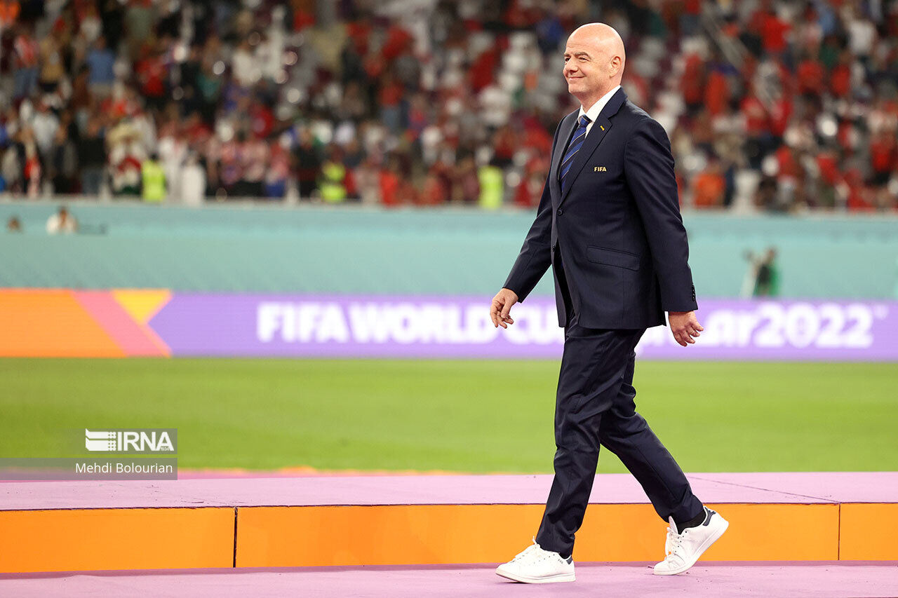 رئيس الفيفا يهنئ المنتخب الوطني الايراني لكرة القدم الشاطئية احرازه المركز الثالث رئيس الفيفا يهنئ المنتخب الوطني الايراني لكرة القدم الشاطئية احرازه المركز الثالث