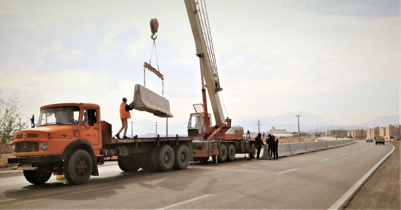 استاندار اصفهان: گاردریل‌های استان برای کاهش تصادفات با نیوجرسی تعویض می‌شود