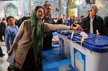 مسوولان استان یزد، مردم را به حضور پرشور در انتخابات دعوت کردند
