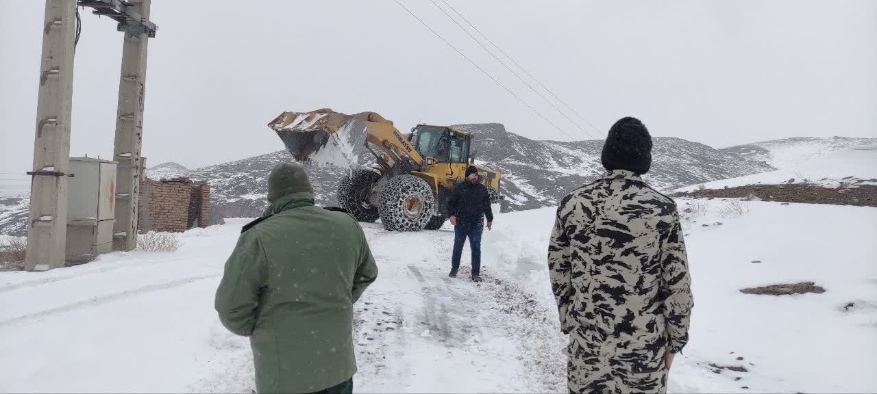 راه های  روستایی اشتهارد با همت جهادگران بسیجی گشوده شد