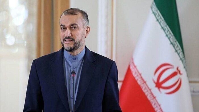Emir Abullahiyan: İran'daki demokrasi ve insan hakları  İngiltere'den daha güçlü