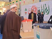 نماینده ولی فقیه در سیستان و بلوچستان رای خود را به صندوق انداخت