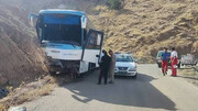 انحراف از مسیر اتوبوس در محور کرمان به رفسنجان ۱۲ مصدوم بر جای گذاشت