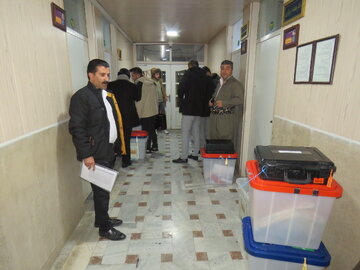 توزیع صندوق‌های اخذ رأی در مهاباد آغاز شد