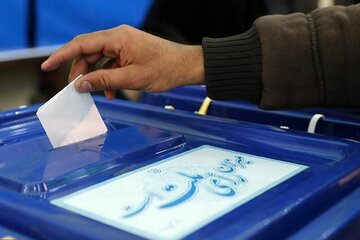 رای گیری در ۲۴۳شعبه شهرستان کاشان آغاز شد