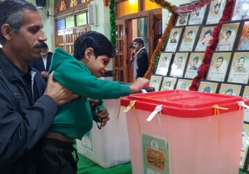 خطیب جمعه بوشهر:هر رای مانند موشکی نقطه زن، قلب دشمن را هدف قرار می‌دهد