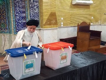 امام جمعه مشهد: نامزدهای انتخابات بدانند مسوولیت پذیری همان خدمت به مردم است+ فیلم