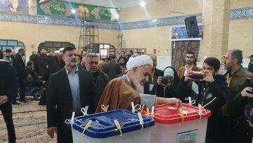 امام جمعه قزوین: انتخابات موشک دوربردی برای دشمنان انقلاب است