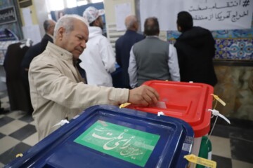 فیلم/ حضور پرشور مردم اهواز پای صندوق‌های اخذ رای