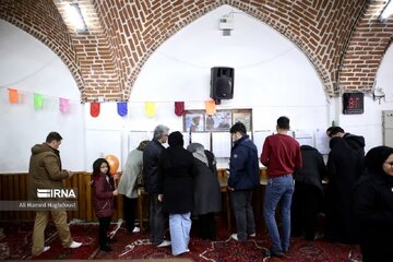 زمان رای گیری در آذربایجان شرقی تا ساعت ۲۴ تمدید شد/رای را به ساعت پایانی موکول نکنید