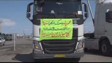 فیلم | کامیون‌داران بهاباد یزد برای رای دادن به صف شدند