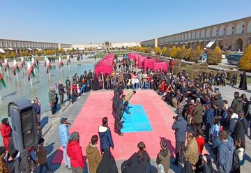ورزشی‌های اصفهان پای صندوق‌های رای حاضر شدند
