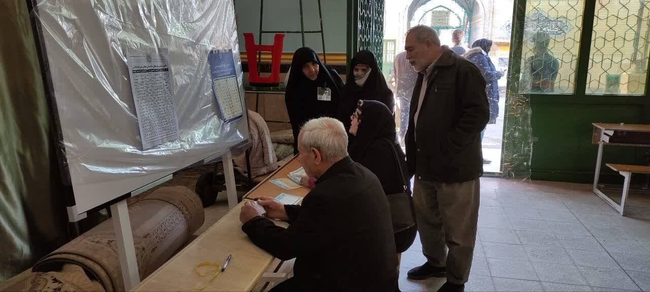 شعب اخذ رای در ورامین میزبان مردم دیار ۱۵ خرداد