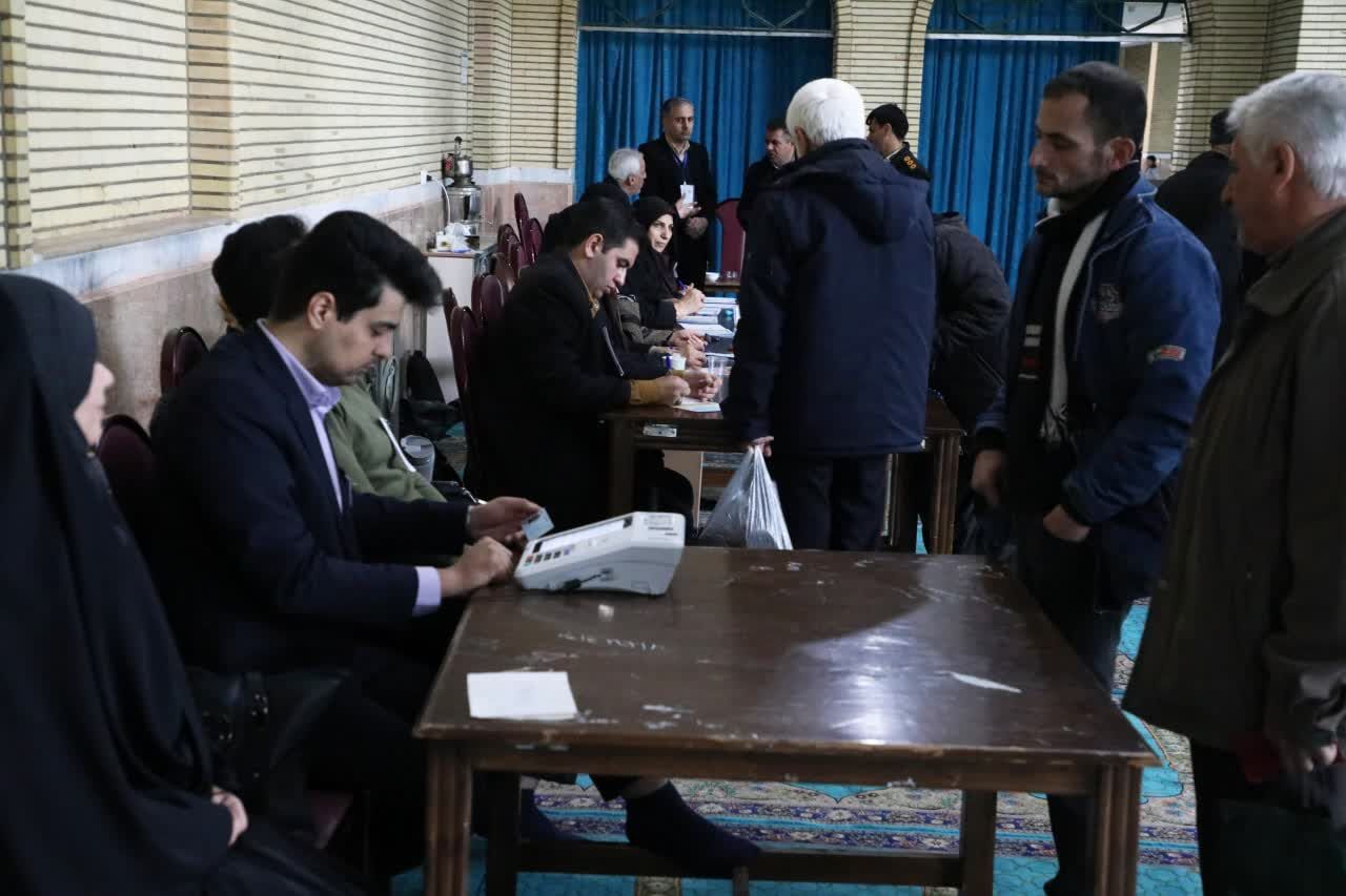 پاسخ دندان‌شکن مردم آذربایجان‌غربی به معاندان با حضور پرشور در ساعات اولیه انتخابات