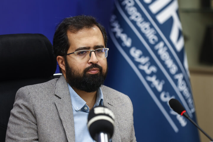 نخبگان خواهان ثبت یافته‌های علمی خود به نام ایران هستند/وزارتخانه‌ها پای کار بیایند