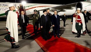 Iran - Algérie : Ebrahim Raïssi accueilli à Alger par le premier ministre algérien Nadir Larbaoui