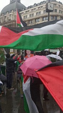 Manifestations à Paris place saint augustin pour rendre hommage a Aaron Bushnell le militaire américain et en guise du soutien au Palestiniens, vendredi 1er mars 2024. 
