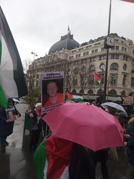 Manifestations à Paris place saint augustin pour rendre hommage a Aaron Bushnell le militaire américain et en guise du soutien au Palestiniens, vendredi 1er mars 2024. 
