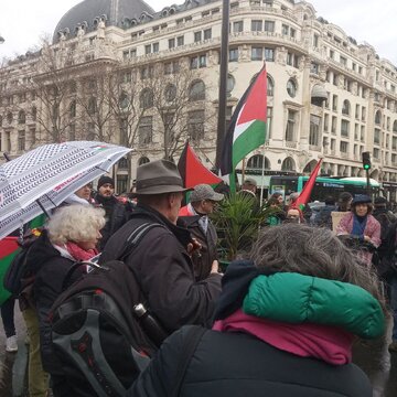 Manifestations à Paris place saint augustin pour rendre hommage a Aaron Bushnell le militaire américain et en guise du soutien au Palestiniens, vendredi 1er mars 2024. 
