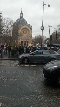 Manifestations à Paris place saint augustin pour rendre hommage a Aaron Bushnell le militaire américain et en guise du soutien au Palestiniens, vendredi 1er mars 2024. 
