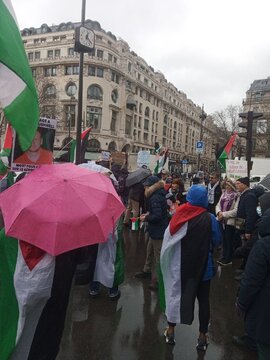 Manifestations à Paris place saint augustin pour rendre hommage a Aaron Bushnell le militaire américain et en guise du soutien au Palestiniens, vendredi 1er mars 2024. 
