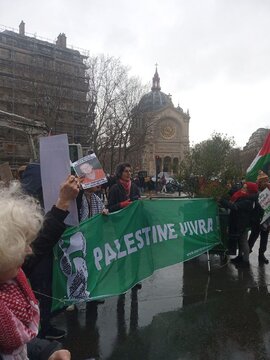 Manifestations à Paris place saint augustin pour rendre hommage a Aaron Bushnell le militaire américain et en guise du soutien au Palestiniens, vendredi 1er mars 2024. 
