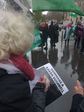 Manifestations à Paris place saint augustin pour rendre hommage a Aaron Bushnell le militaire américain et en guise du soutien au Palestiniens, vendredi 1er mars 2024. 
