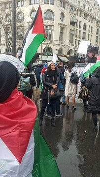 Manifestations à Paris place saint augustin pour rendre hommage a Aaron Bushnell le militaire américain et en guise du soutien au Palestiniens, vendredi 1er mars 2024. 
