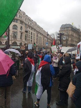 Manifestations à Paris place saint augustin pour rendre hommage a Aaron Bushnell le militaire américain et en guise du soutien au Palestiniens, vendredi 1er mars 2024. 
