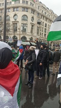 Manifestations à Paris place saint augustin pour rendre hommage a Aaron Bushnell le militaire américain et en guise du soutien au Palestiniens, vendredi 1er mars 2024. 
