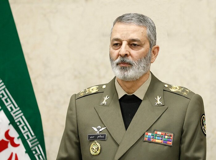 فرمانده کل ارتش از نهادهای کشوری و لشکری برای تامین امنیت انتخابات قدردانی کرد
