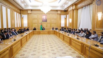 سرپرست وزارت صنعت و تجارت با تاجران افغان مقیم کشور‌های خارج دیدار کرد
