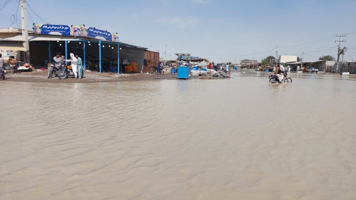 تداوم امدادرسانی هلال احمر در سیستان‌ و بلوچستان/نجات ۹۱ نفر گرفتار در سیلاب