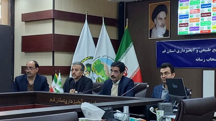 ۱۰۰ هزار اصله نهال در هفته منابع طبیعی بین مردم قم توزیع میشود