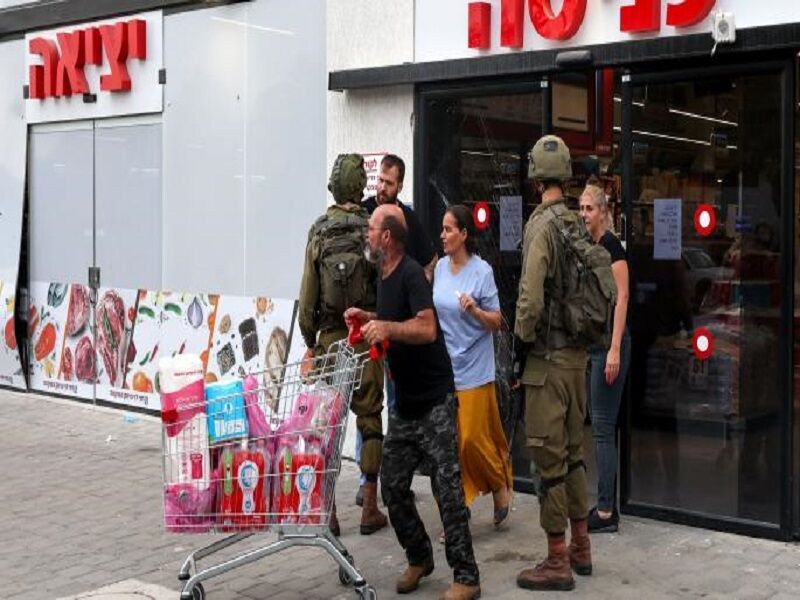 Los israelíes se apresuran a comprar generadores para una posible guerra con Hezbolá