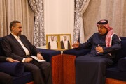 وزیر الدفاع الإيراني يجتمع مع نظيره القطري في الدوحة