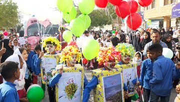 کارناوال شادی «جشنواره ملی تئاتر درسی ایران» در میناب به راه افتاد