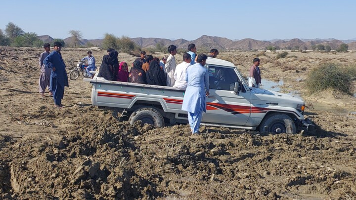 سیل و بارندگی‌های بلوچستان | بسته شدن راه ۷۳ روستای قصرقند