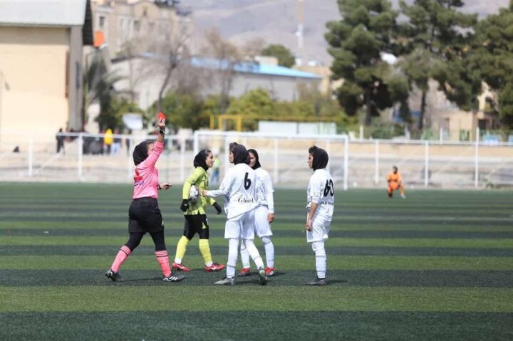 ایساتیس فارس در لیگ برتر فوتبال بانوان  مقابل کانی کردستان شکست خورد+ فیلم