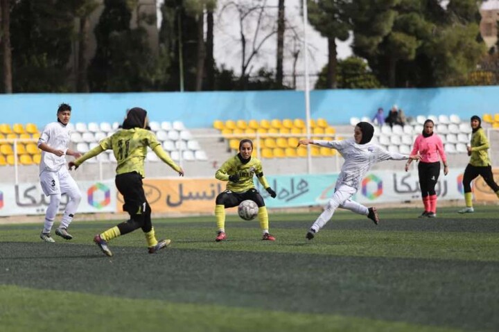 ایساتیس فارس در لیگ برتر فوتبال بانوان  مقابل کانی کردستان شکست خورد+ فیلم