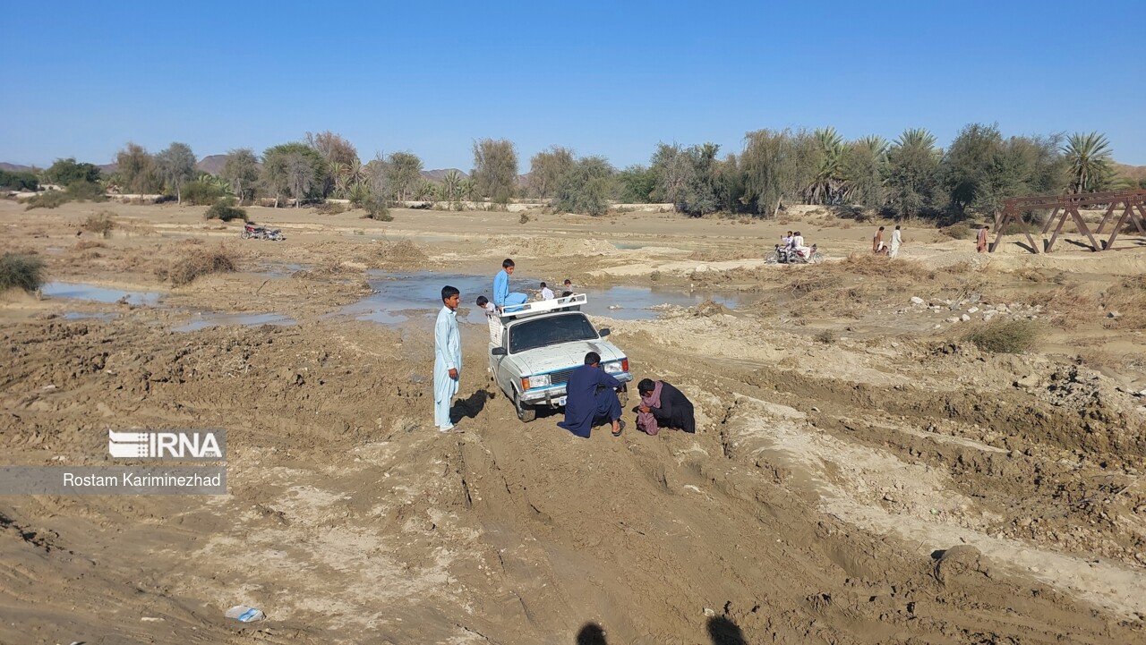 انسداد راه دسترسی به ۴۶ روستا درگیر سیل در جنوب سیستان و بلوچستان