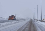 راهداران چهارمحال و بختیاری به ۲۵۰ خودرو گرفتار در برف امدادرسانی کردند