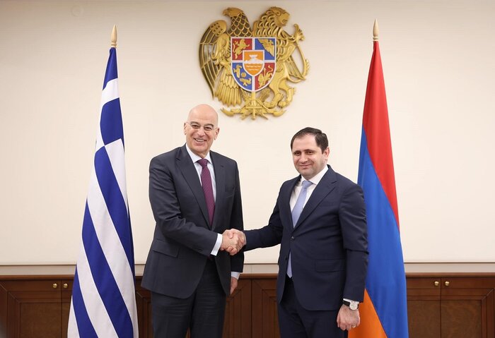 وزیر دفاع یونان همکاری‌های دفاعی با ارمنستان و قبرس را موفق خواند