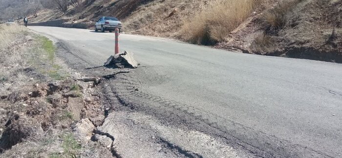 خطر رانش زمین در مسیر روستای گردشگری کریک دنا+ فیلم